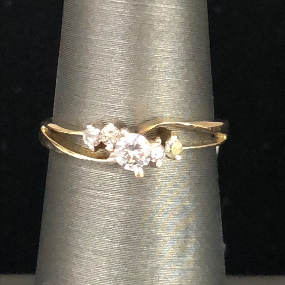 Ladies size 5 Gold ring 10kt